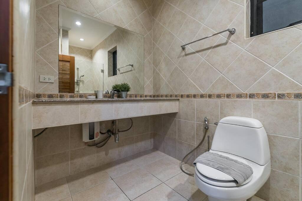 Anb Poolvilla 3Br Walk Private Beach In Pratamnak Pattaya Extérieur photo