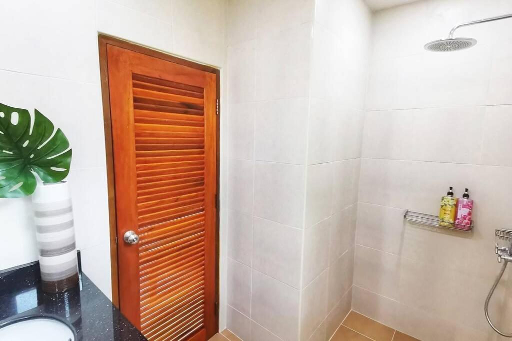 Anb Poolvilla 3Br Walk Private Beach In Pratamnak Pattaya Extérieur photo